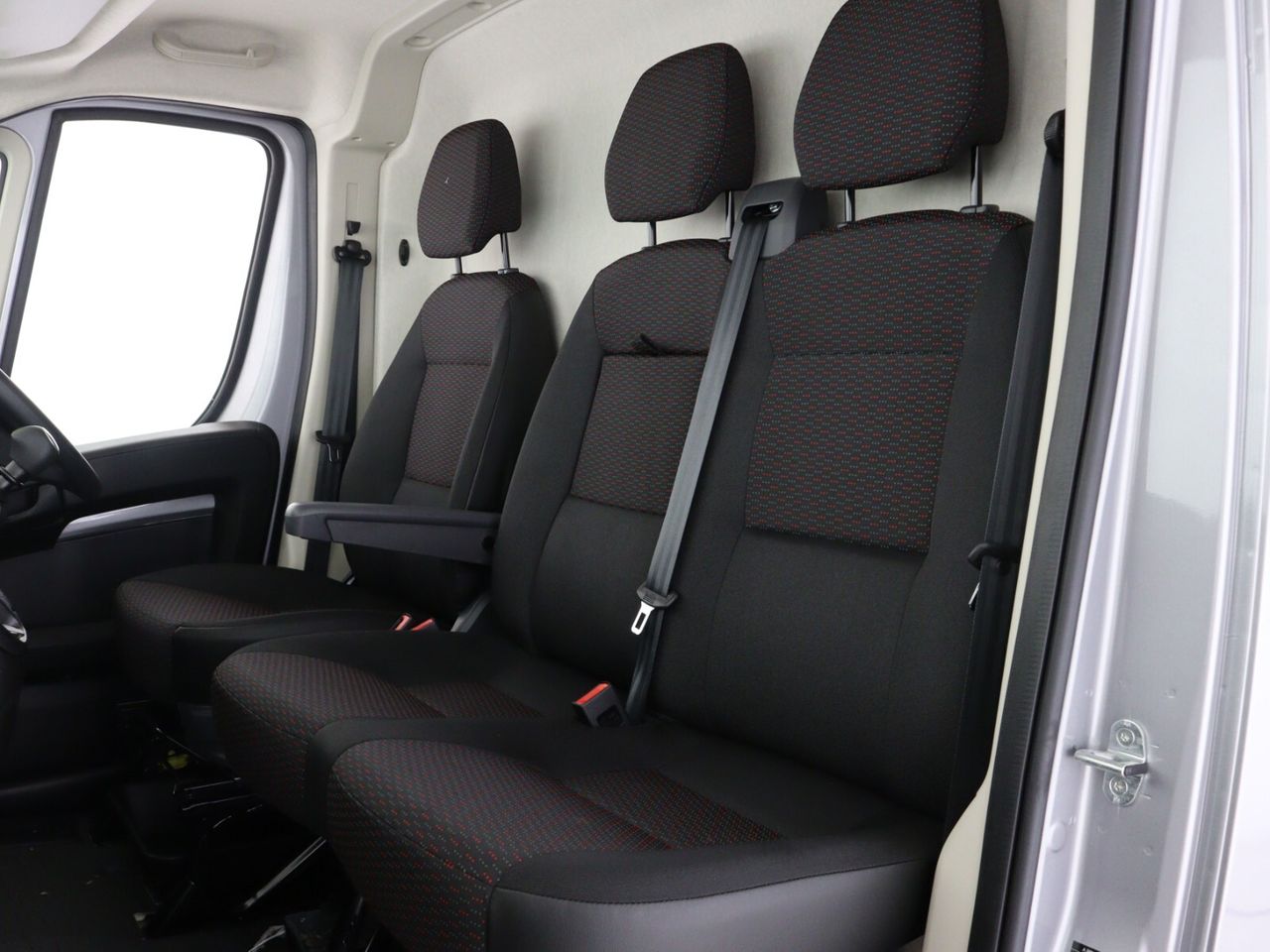 Peugeot Boxer Professional Premium+ 335 L3H2 2.2Blue HDI 140PS Van